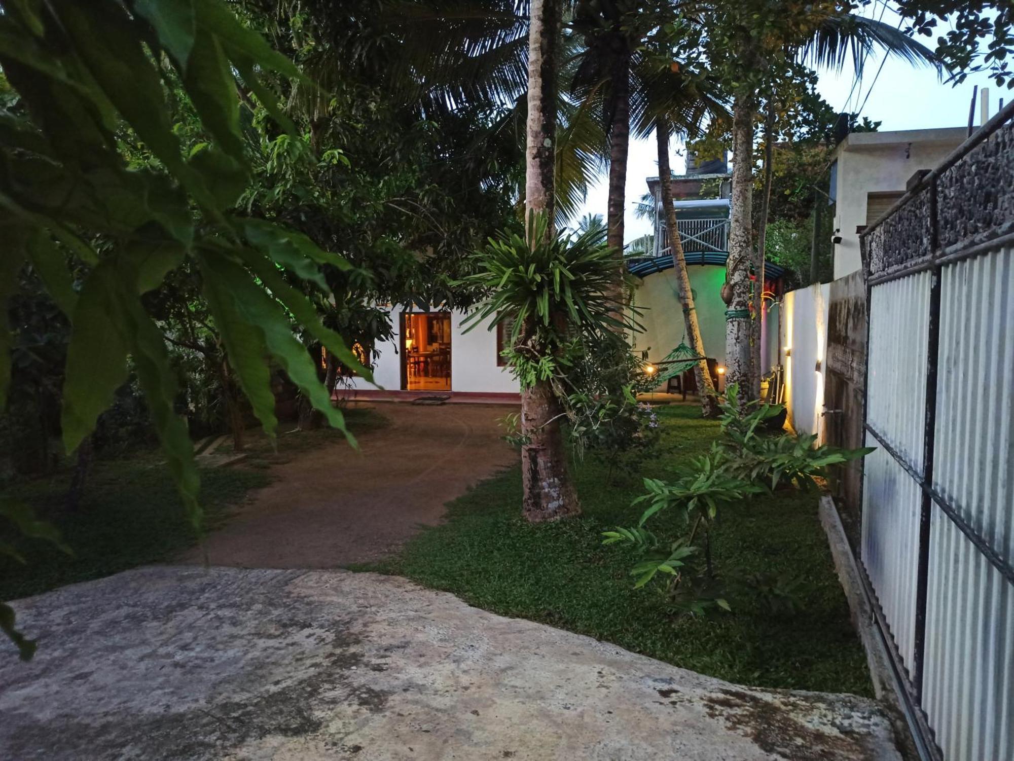Suriya Homestay Мірісса Екстер'єр фото